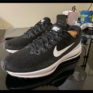 Nike Zoom Vomero 13 men’s running shoe (sz11)